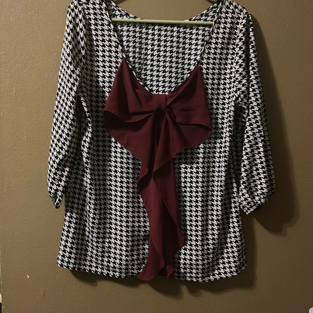 No Name Women’s Top With Maroon Bow